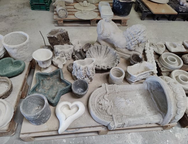 Betonstøbning af over 150 forskellige figurer. 