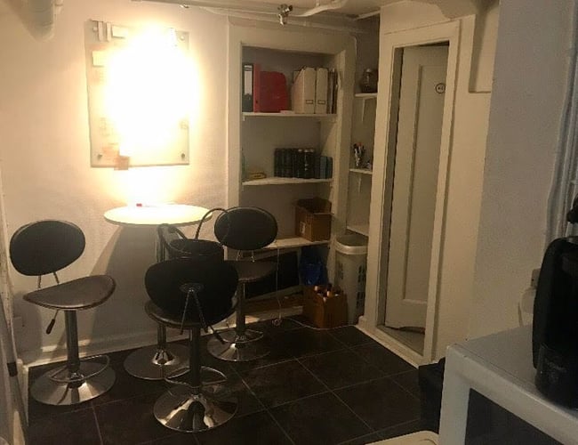 Frisørsalon til afståelse i indre by (KBH) - Omsætning ligger på omkring 837.000kr,- årligt - Husleje: 10.000 kr.