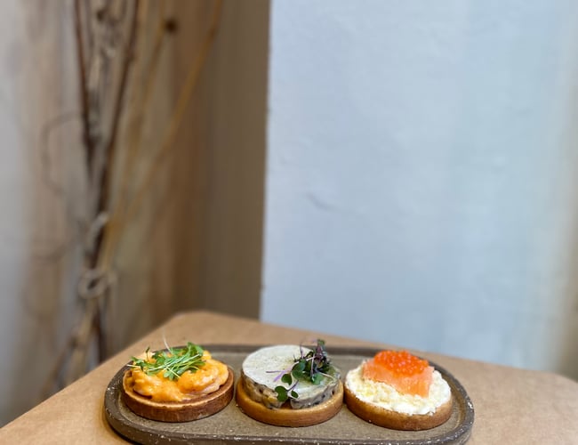 BLINIS BAR KONCEPT TIL SALG  MED INVENTAR OG LOKALE. - Omsætning: 800.000 kr.