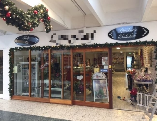 Gratis (der betales kun for inventar og evt. varelager.)   Specialforretning med kaffe, the, chokolade og delikatesser til salg