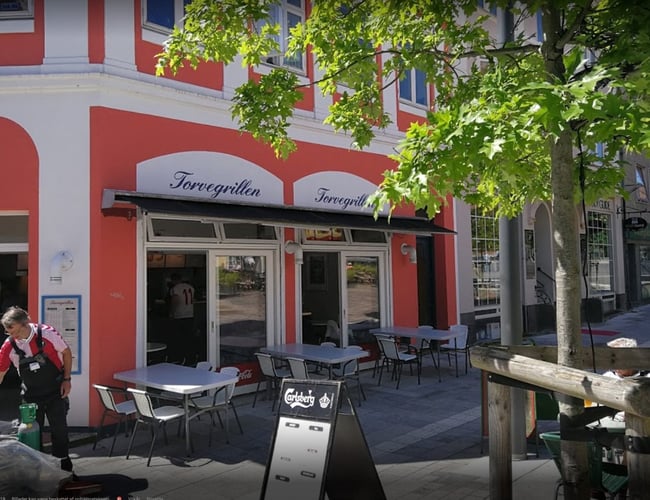 Velbeliggende grillbar på torvet i Svendborg