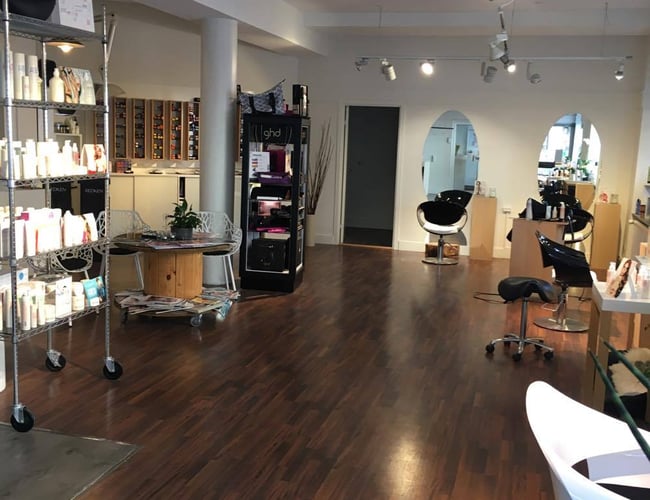 Kan købes, Selvstændig Frisør søges, investor, udlejning af lokaler, massage fys, eller lign.