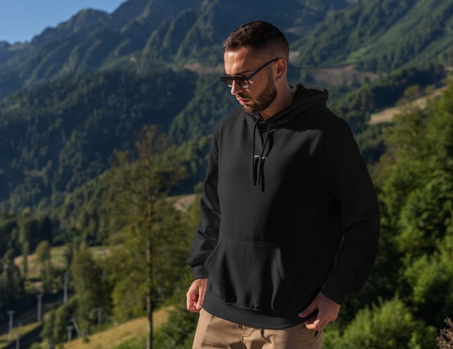 Online tøjbutik med varelager - Minimalistiske, luksuriøse og økologiske tshirts og hoodies