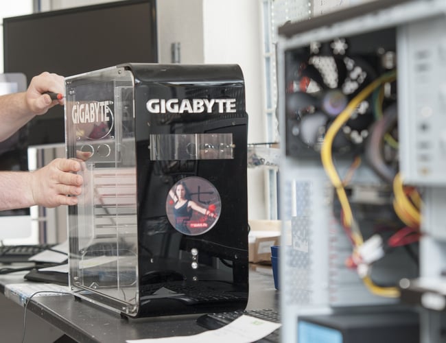 IT service virksomhed + inventar + stor kunde database