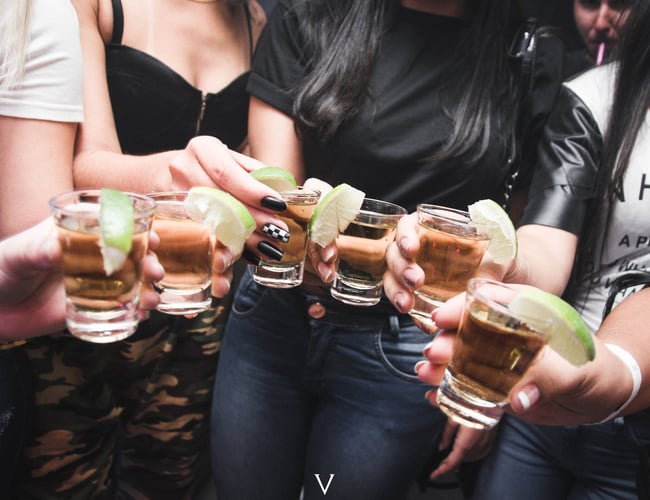 Fin bar/diskotek med god omsætning og høj overskudgrad - Overskud på 500.000+ pr. år! - Potentiale til mere!