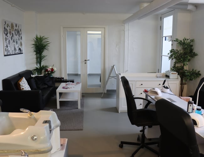 Negle salon med fantastisk placering i København
