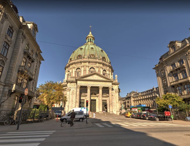 Afståelse - Meget attraktiv frokost Restaurant på bedste lokation i København