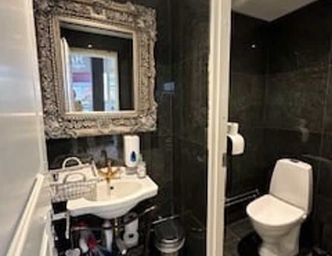 Butik til leje med afståelse 