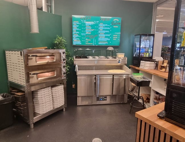 Pizzeria med unik beliggenhed i Glostrup centeret lige foran Føtex. 