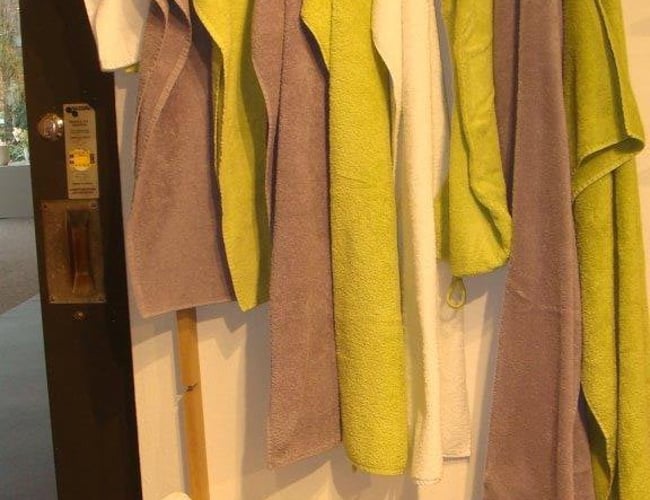 Kendt firma indenfor brugskunst, med produktion i Danmark og salg til butikker/grossister.