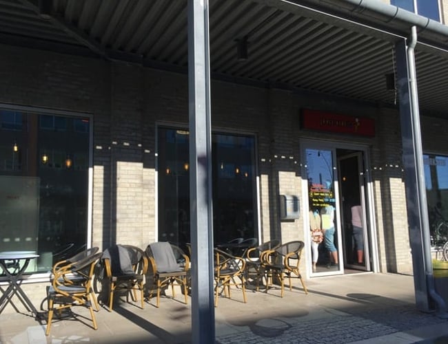 Perfekt lokation til is-bar eller lign. - Afståelse