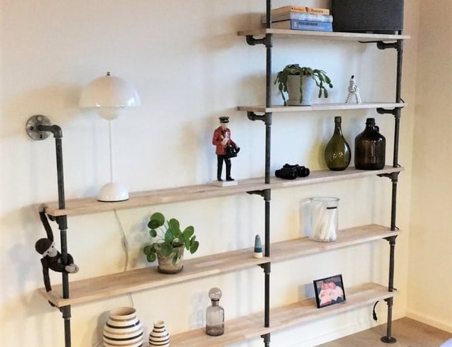 Produktion og webshop med træ og metal interiør