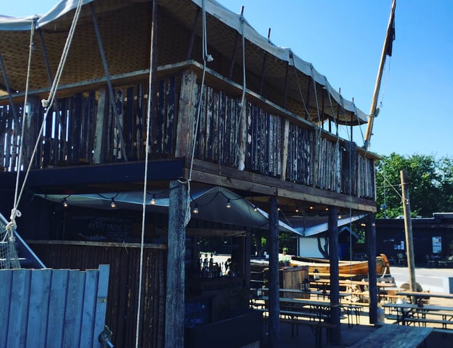 Guerilla Køkkenets Container restaurant fra " det fedtede hjørne "  i Hornbæk.