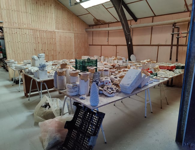 Betonstøbning af over 150 forskellige figurer. 