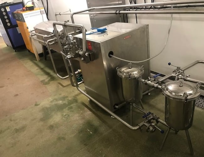 Fuld automatisk produktionslinje til: (Drikkevarer, Kombucha, Ice Tea, Ketchup, Mayonnaise og andre dressinger.) 