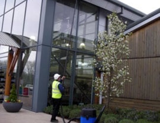 jysktagrenderens.dk - Servicevirksomhed ude & inde med speciale i tagrenderensning