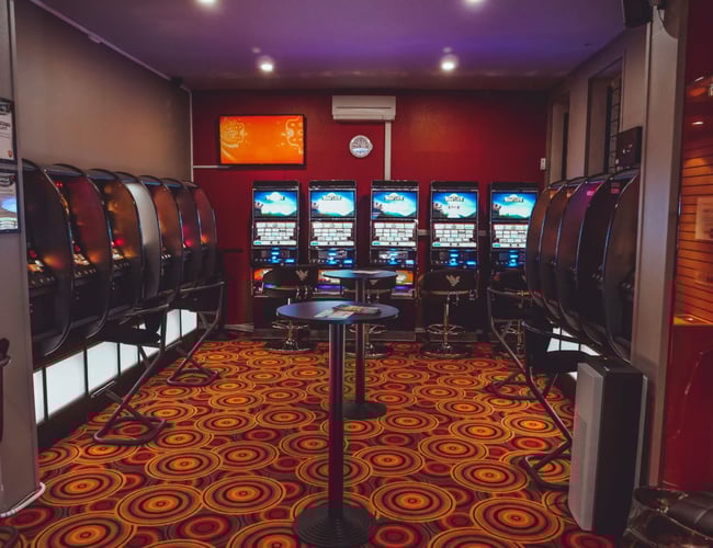 [AKUT SALG) Byens bedste Sportsbar med spillehal midt i Horsens 