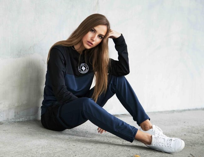 Eget tøjmærke med flot webshop og 120.000 i varelager, omsat for ca. 1 mio DKK. 