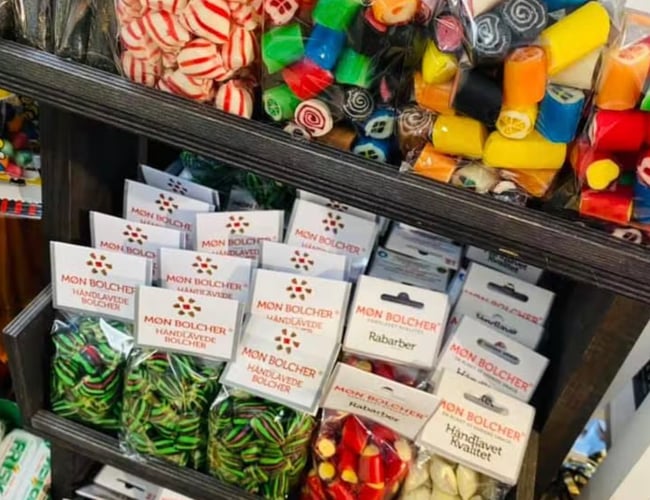 Stor kiosk/specialbutik i Horsens med webshop sælges pga sygdom. - Overskud før skat: 650.000 kr.