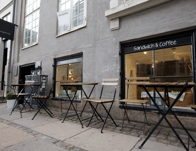 Intim Nyhavn Café med stort potentiale