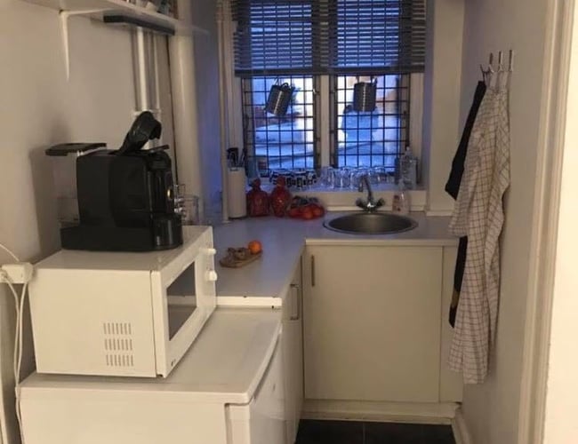 Frisørsalon til afståelse i indre by (KBH) - Omsætning ligger på omkring 837.000kr,- årligt - Husleje: 10.000 kr.