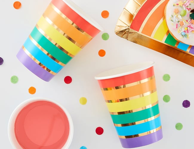 Hooraay.dk - festartikler til enhver fest, fra babyshower til polterabend til fødselsdag og højtider.