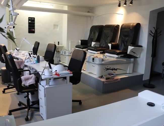 Negle salon med fantastisk placering i København