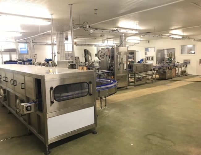 Fuld automatisk produktionslinje til: (Drikkevarer, Kombucha, Ice Tea, Ketchup, Mayonnaise og andre dressinger.) 