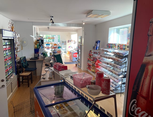 Kiosk med god beliggenhed samt spillehal og betting - Omsætning dagligt 5-7000 kr.