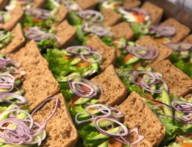 Sandwichbar med høj omsætning i Aalborg - omsætter ca. 15.000 kr. om dagen samt god årsregnskab