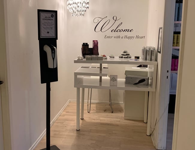 Stor salon centralt i Holte - Salonen er ca 65 m2 - Til salg