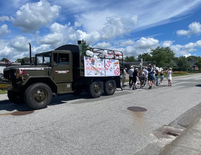 Mindre Studenterkørselsvirksomhed med 2 lastbiler til salg!