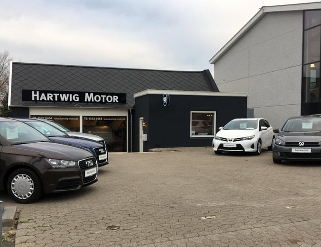 Nyistandsat bilforretning på hovedvejen i hjertet af Birkerød Bilby med tilhørende klargøringshal. 