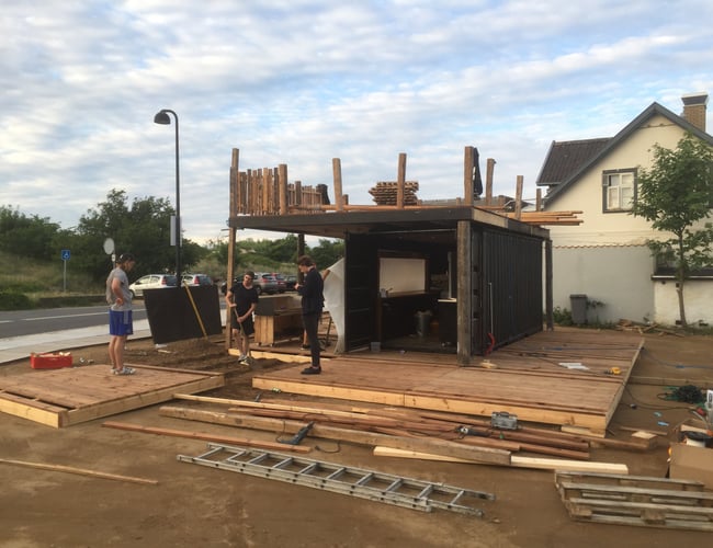 Guerilla Køkkenets Container restaurant fra " det fedtede hjørne "  i Hornbæk.