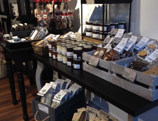 Butik med delikatesser til salg, A++ placering større by i Midtjylland med stabil omsætning og indtjening.