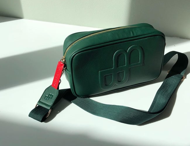 Stærkt taskebrand sælges - Omsætning april 22 - april 23: 29,500 DKK 