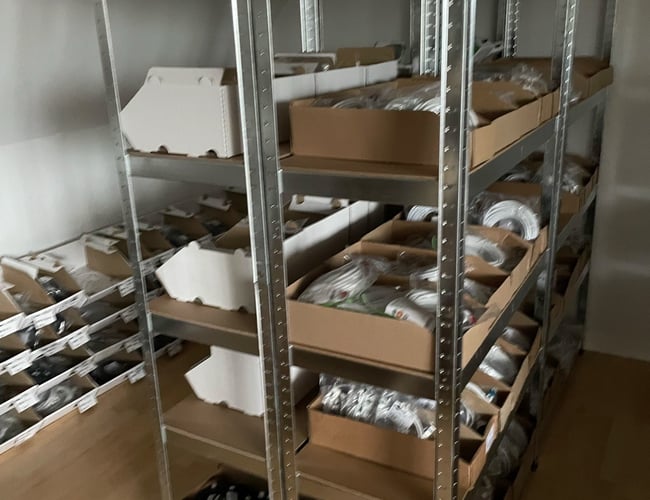 Salg af elektronik- og kabelwebshop med ca. 1800 varenummere