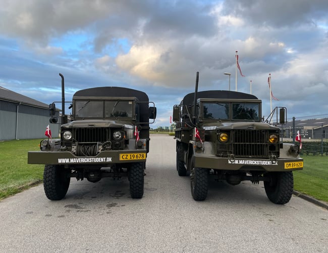 Mindre Studenterkørselsvirksomhed med 2 lastbiler til salg!