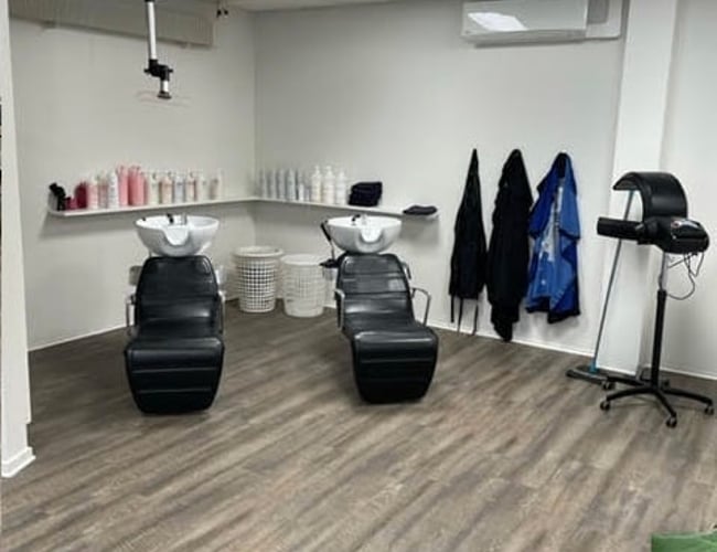 Frisør salon til salg i Herning - Omsætning mellem 50.000 - 60.000 kr. pr måned.