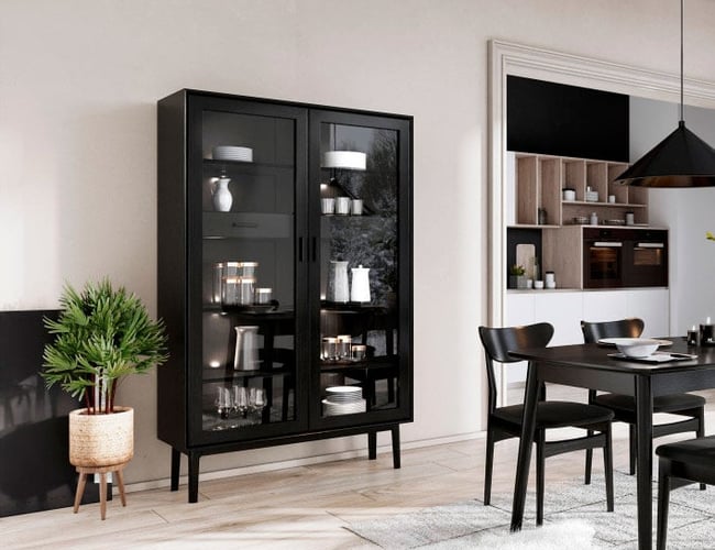 Veldrevet webshop med salg af møbler til salg - Omsætning 2021: 19.300.000 kr.  - Overskud før skat 1.950.000 kr.