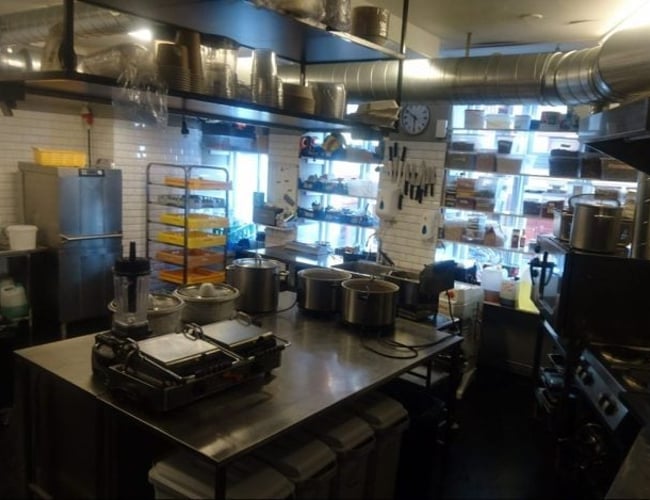 127m2 istandsat café, på sidegade til Gothersgade KBH - fuld køkken tilknyttet - 