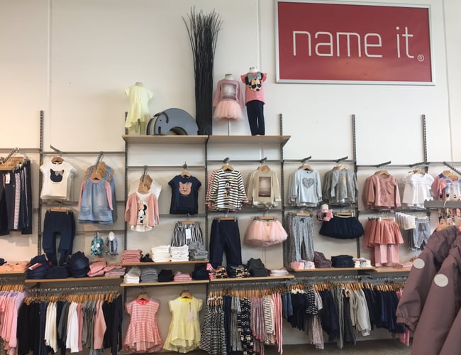 Stækt nedsat ved hurtig handel.  salg af tøj og tilbehør til de mindste (4,3 millioner i omsætning 2015/16)