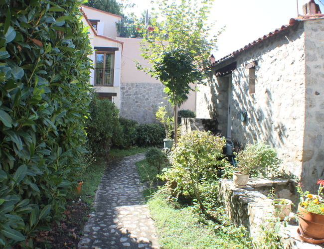 Danskejet fransk temaferie og adventure koncept med ejendom til salg