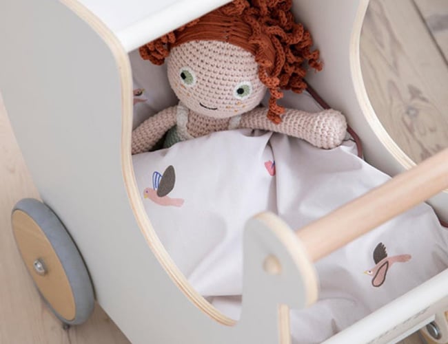 13 år gammel webshop med salg af legetøj, udstyr til mor og barn - 2020 og 2021 har omsætningen været DKK 3,5 mio ex moms.