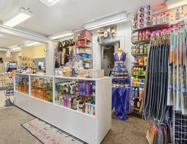 Frisør sælges i hjertet af København til 0 kr. - Køb andelen og få hele butikken med gratis - København N