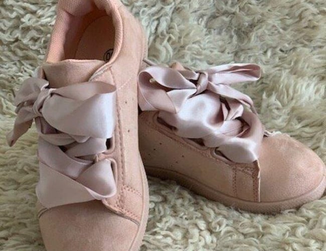 Flot eksklusiv webshop med salg af sko sælges - Omsætning 2021 kr. 64.000,00 kr. - Leverandør fra Europa