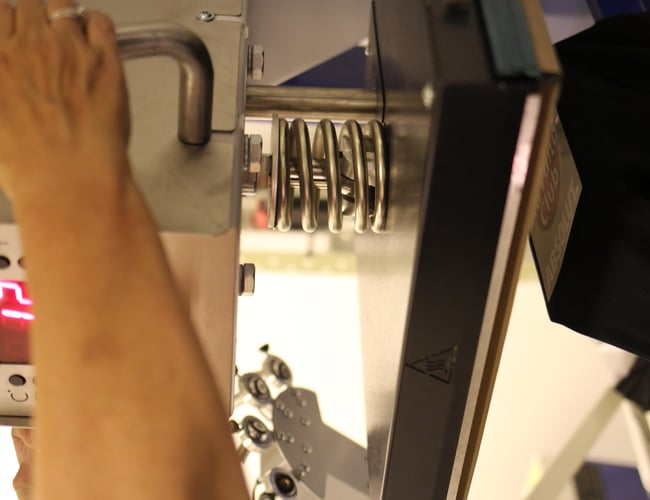 Veletableret tøj tryk virksomhed med faste kunder hver måned