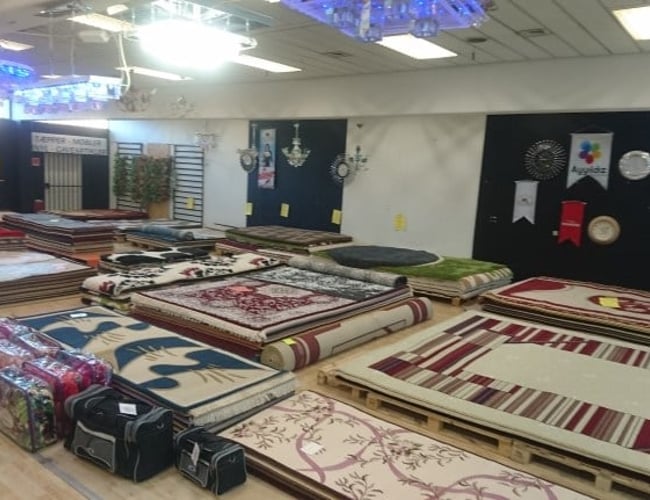 Gaveshop, husartikler & tæpper - Daglig omsætning ligger på ca: 4-4.600,- kr. - Vollsmose Torv - Til salg