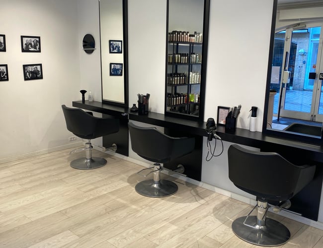 Frisørsalon i Allerød/Lillerød til salg - med altid gode bookede lister