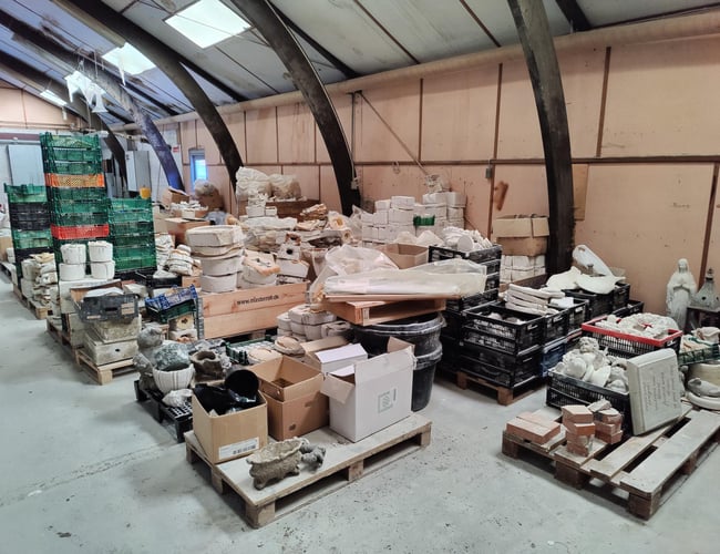 Betonstøbning af over 150 forskellige figurer. 